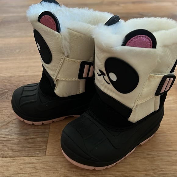 Girls Cat and Jack snow boots size 5 - Picture 2 of 3